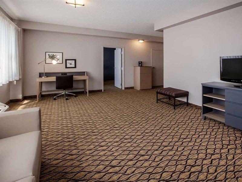 Days & By Wyndham Mi Hotel