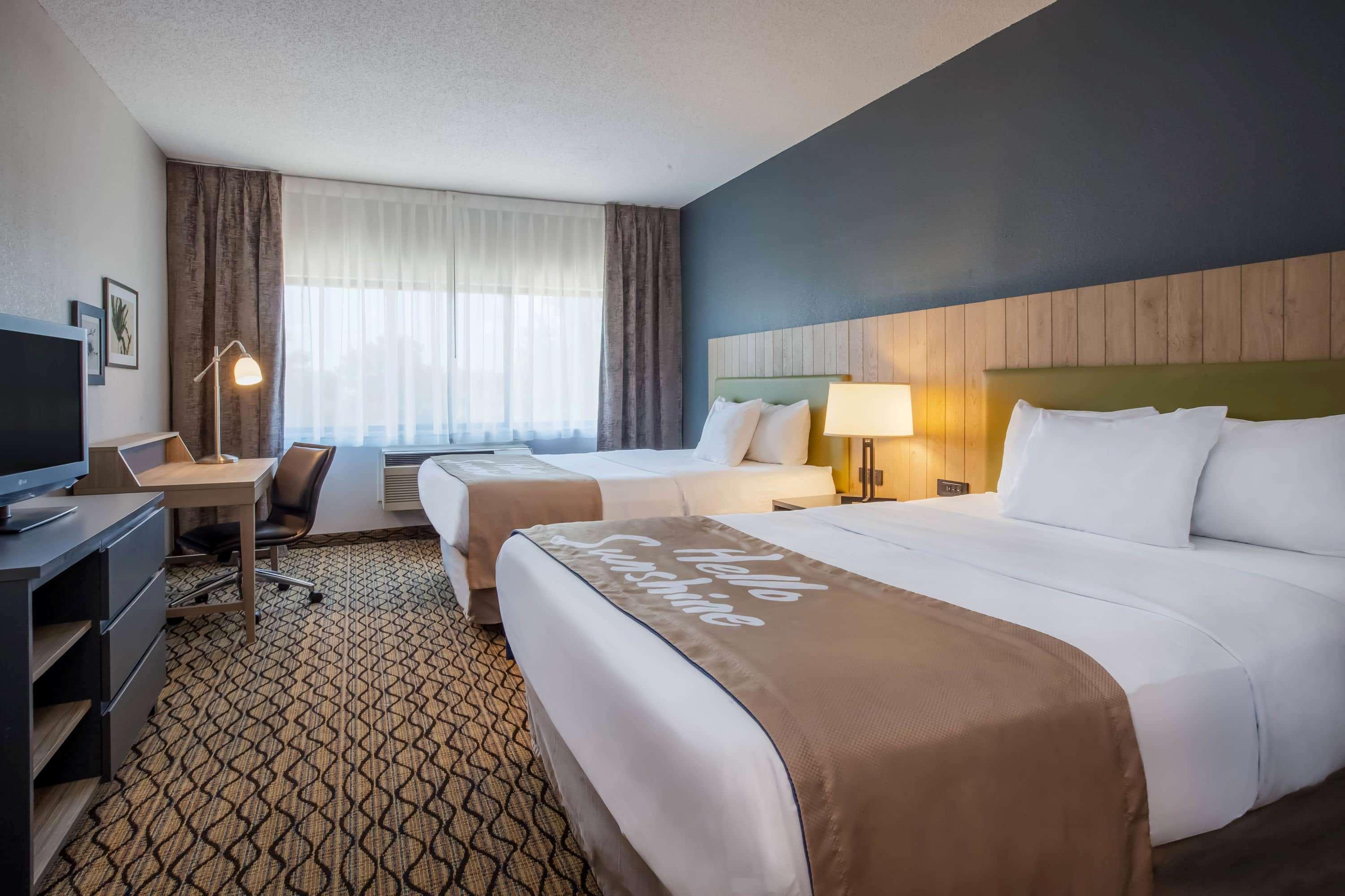 Days & By Wyndham Mi Hotel 3*