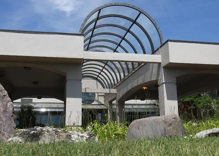 Days Inn & Suites By Wyndham Rochester Hills Mi