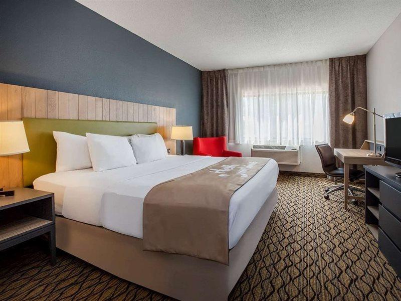 Days & By Wyndham Mi