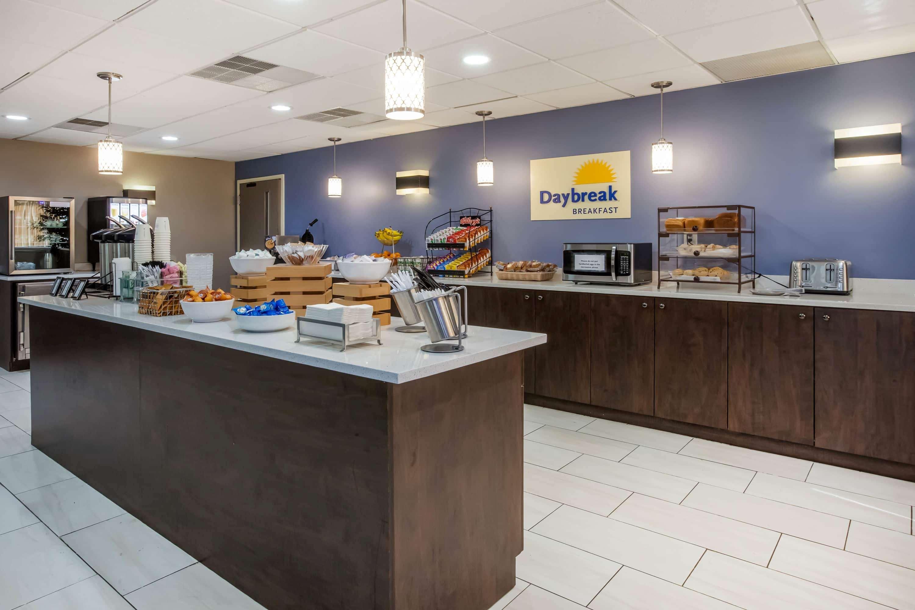 Days & By Wyndham Mi Rochester Hills