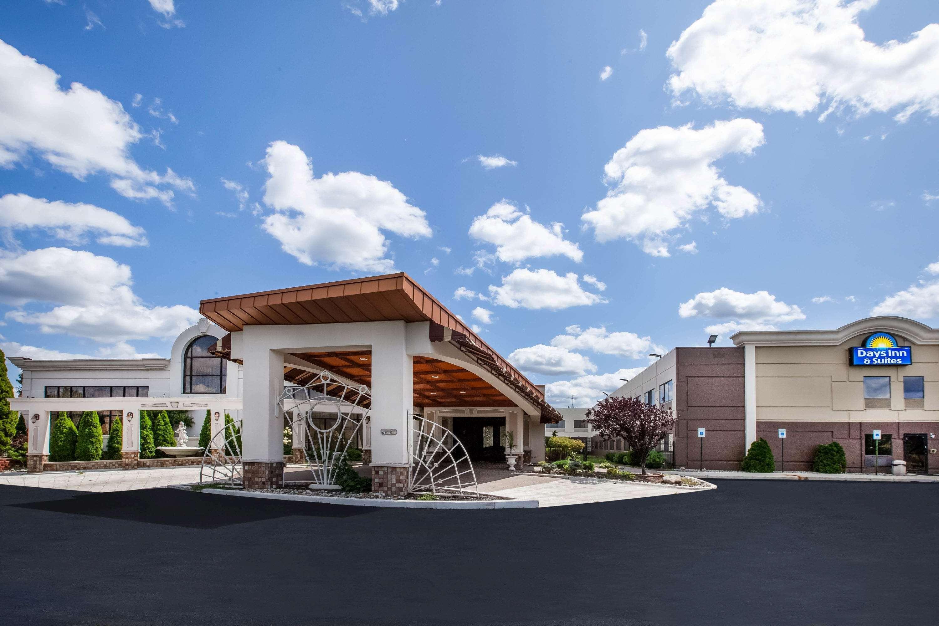 Days & By Wyndham Mi
