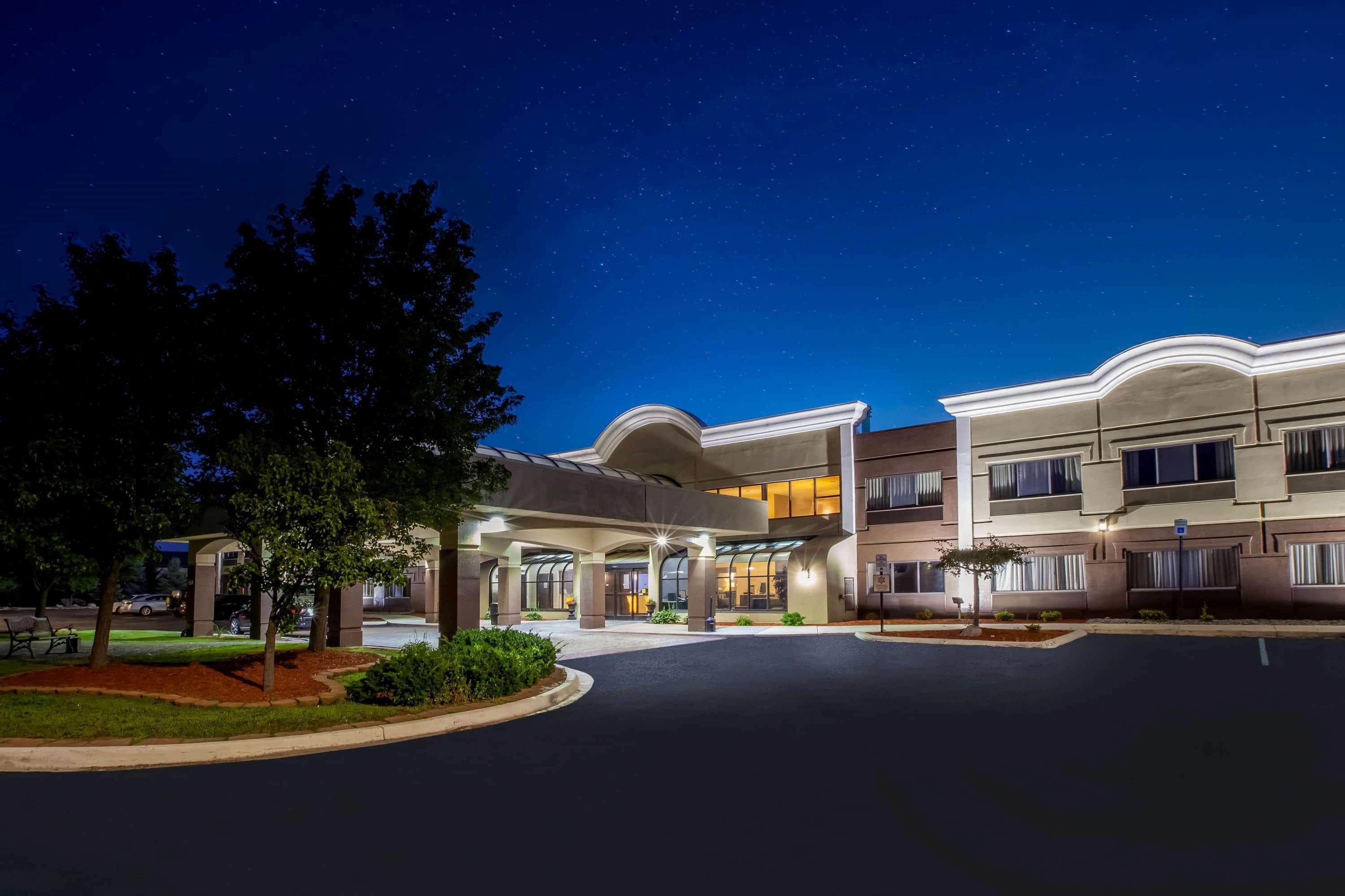 Days & By Wyndham Mi
