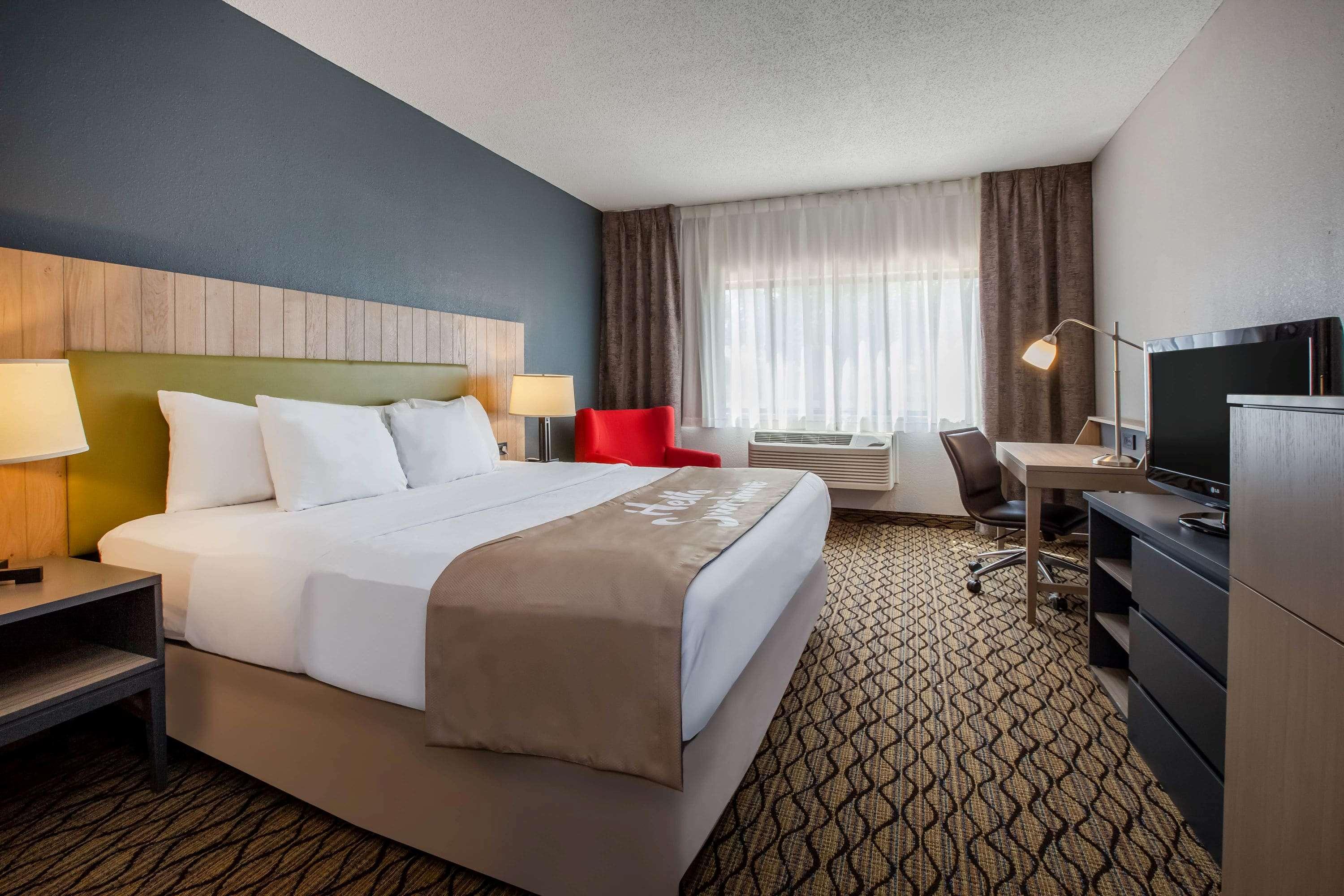 Days & By Wyndham Mi