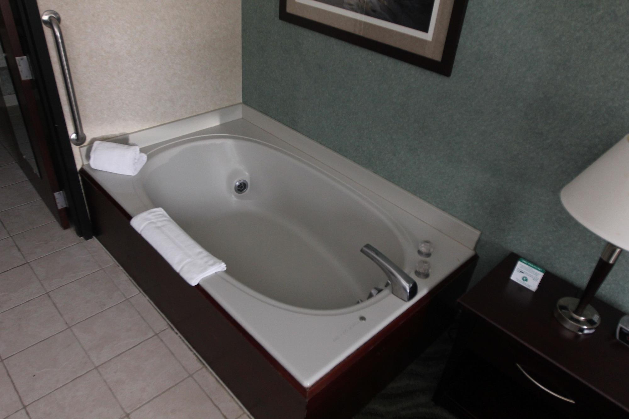 Days & By Wyndham Mi Hotel Rochester Hills