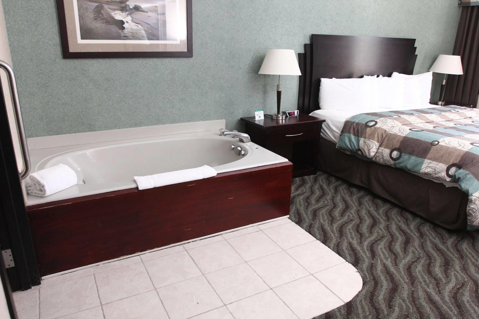 Days & By Wyndham Mi Rochester Hills