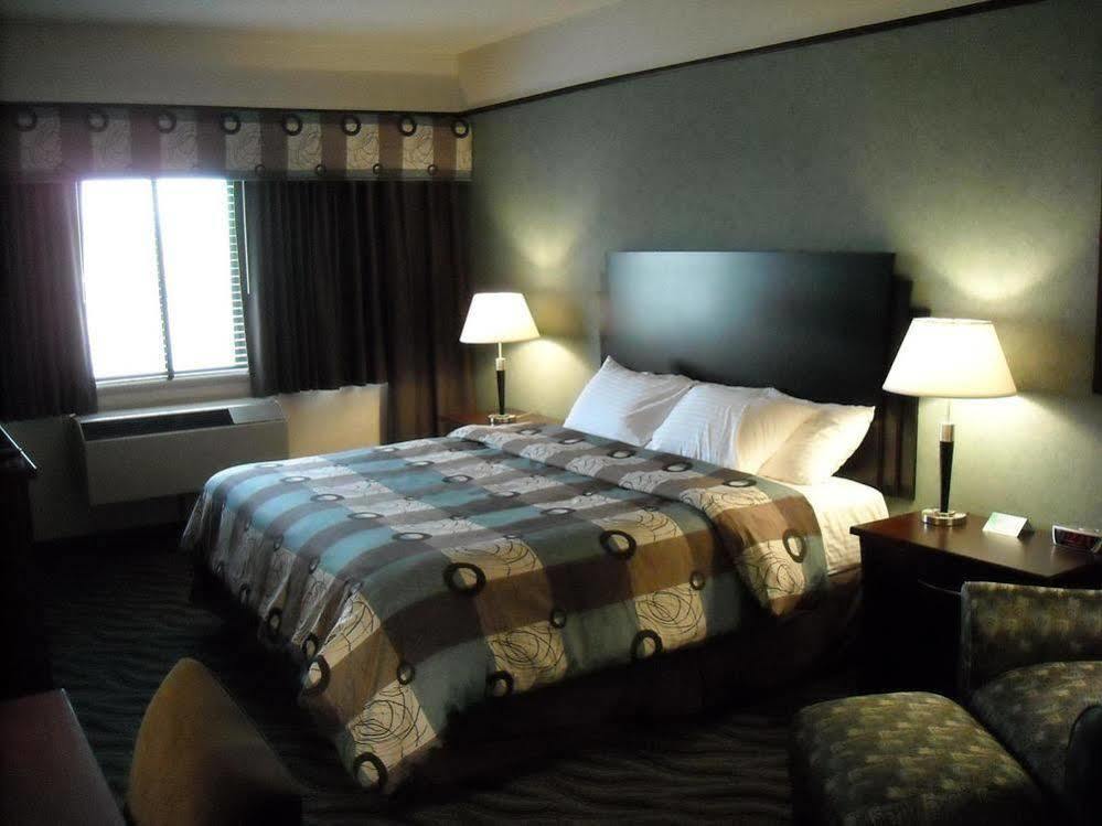 Days & By Wyndham Mi Rochester Hills