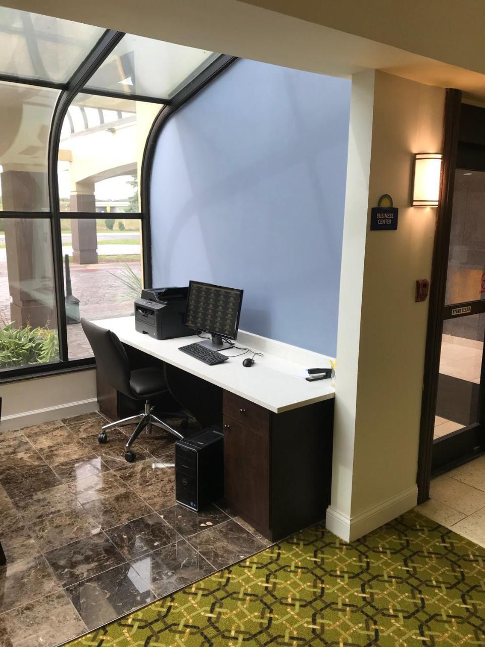 Days & By Wyndham Mi Hotel Rochester Hills