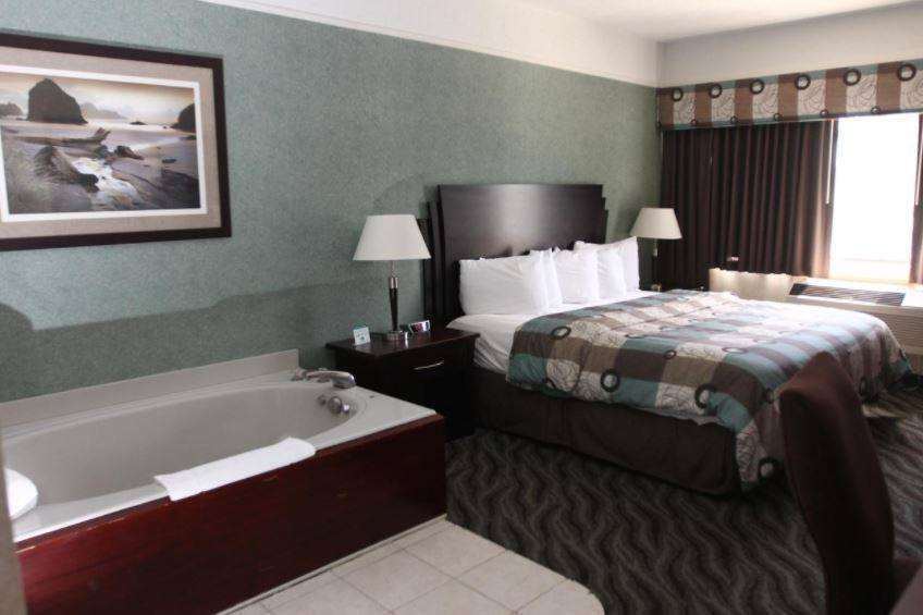 Days & By Wyndham Mi Hotel 3*